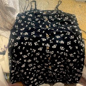 (Fake buttons) black floral daisy dress with strings in the back to tie